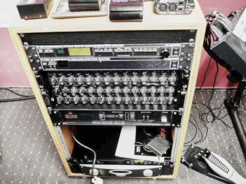 Studiorack mit EQs (TC Elextronic, White Instruments), Delays (AKG TDU 8000) und Reverbs (Yamaha SPX90)